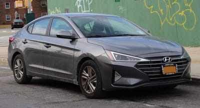 2019 Hyundai Elantra GLS, fotografía 2