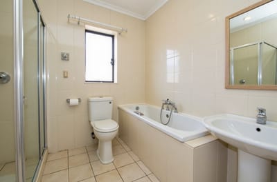 Baño principal de Casa 3 hab en Heredia