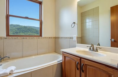 Baño principal de Lote en Atenas