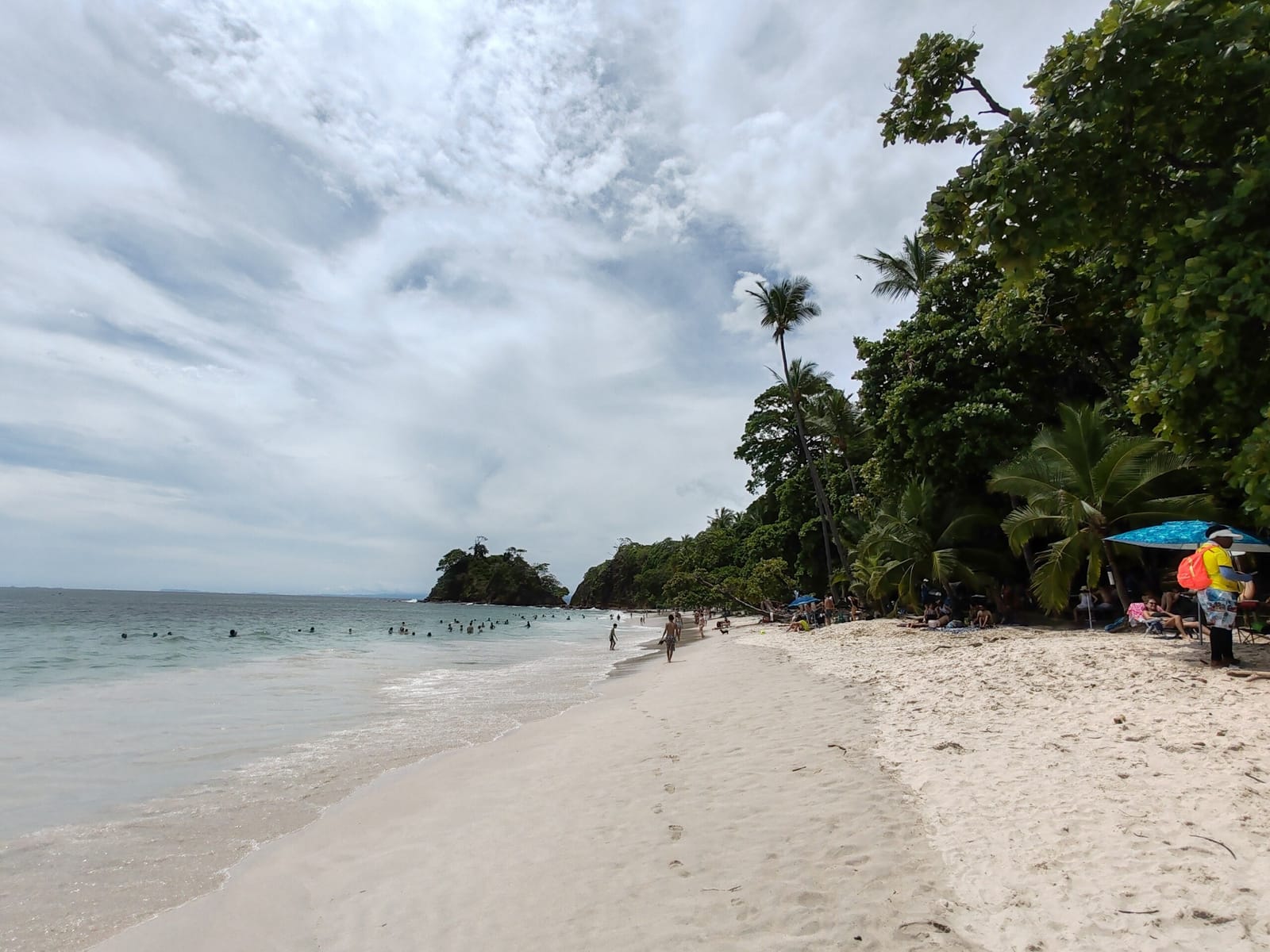 Gray sky over the quiet sand at Playa Mantas