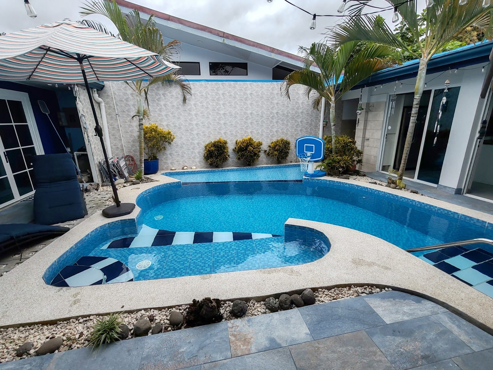 Pool between the house wings with basketball hoop