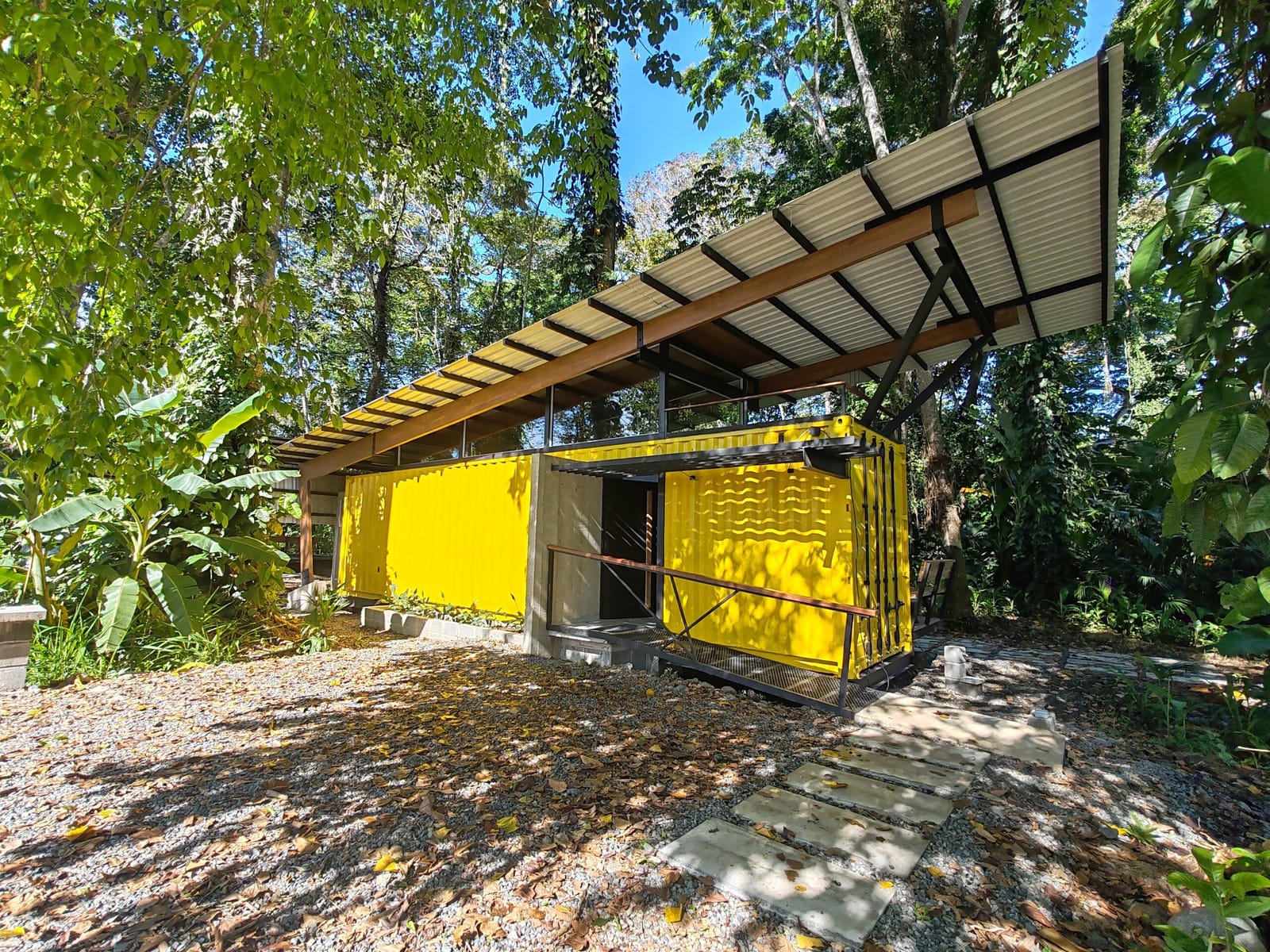 Yellow container loft with steel canopy in the Cahuita jungle