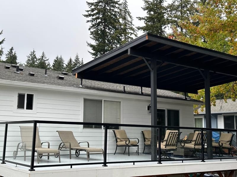 Deck with loungers along the railing under the roof
